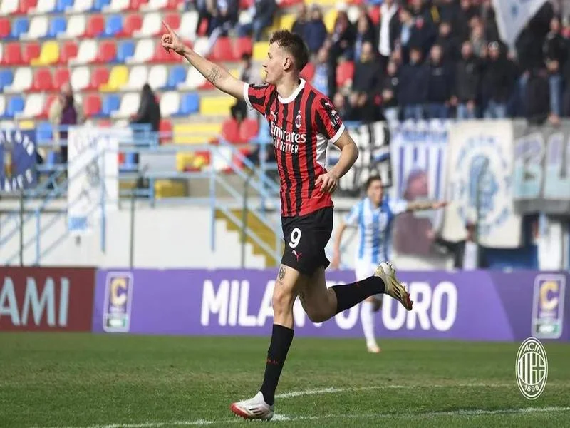 记者：如果巴尔泰萨吉没完全恢复，埃斯图皮尼安将在德比首发